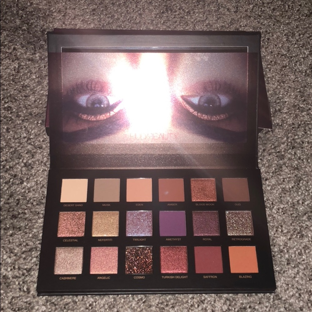 Huda beauty desert dusk palette